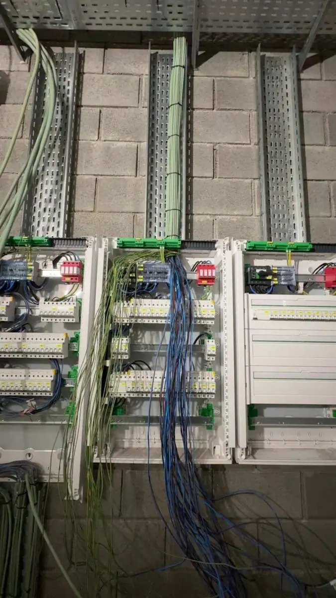 Tableau électrique et câblage divisionnaire installés par BIVOLT
