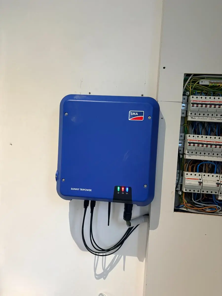 Onduleur solaire et tableau électrique - installation photovoltaïque