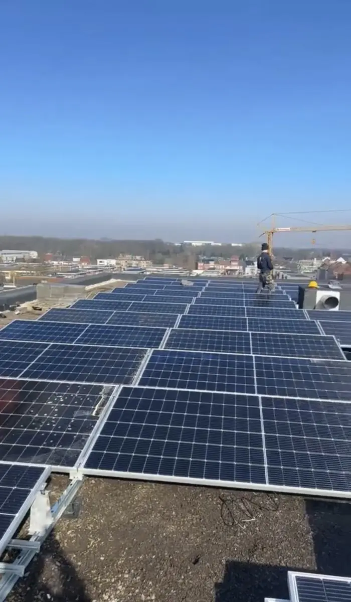 Installation de panneaux photovoltaïques sur toiture par BIVOLT